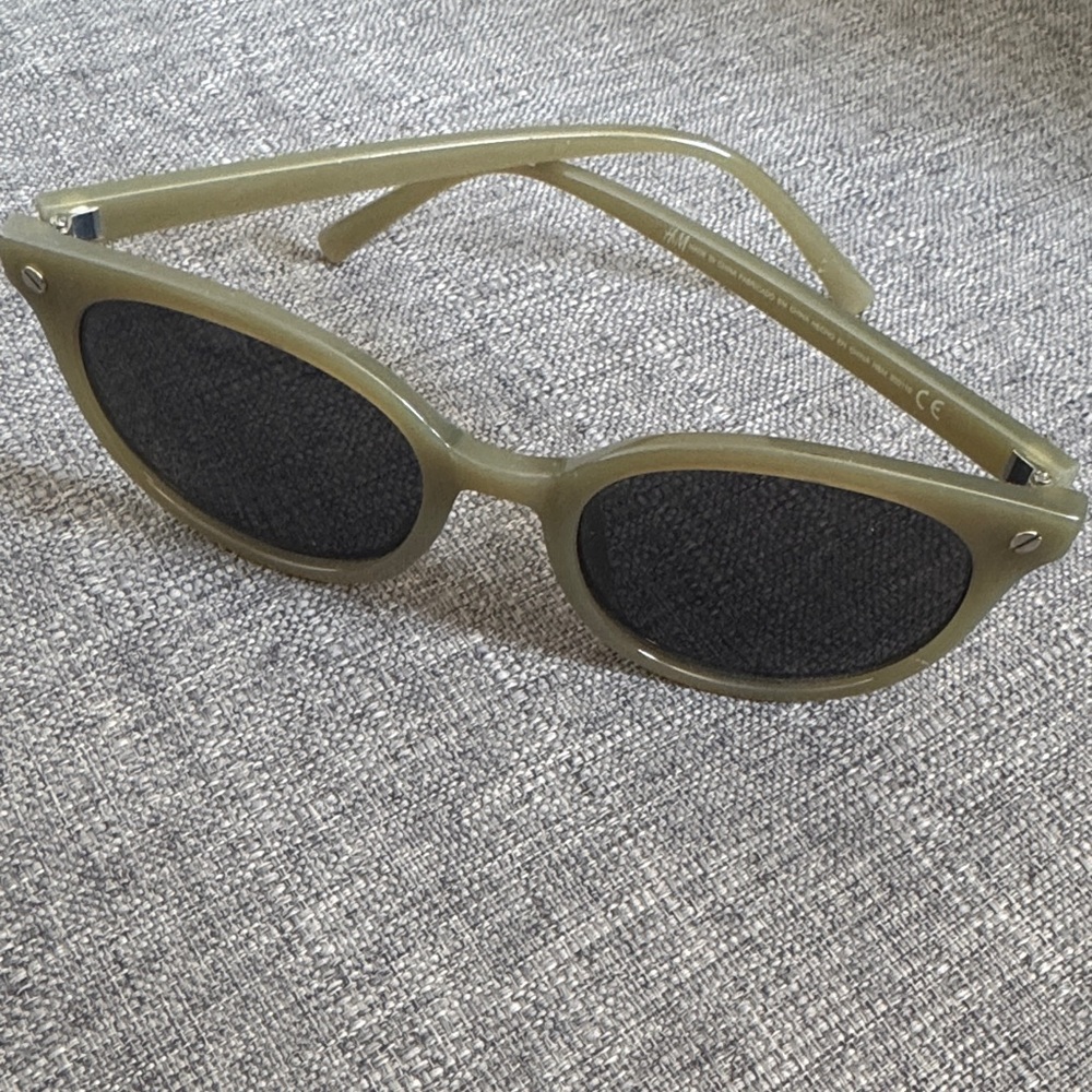 Stylish Sunglasses Set - Black, Brown, Olive - Picture 5 of 7